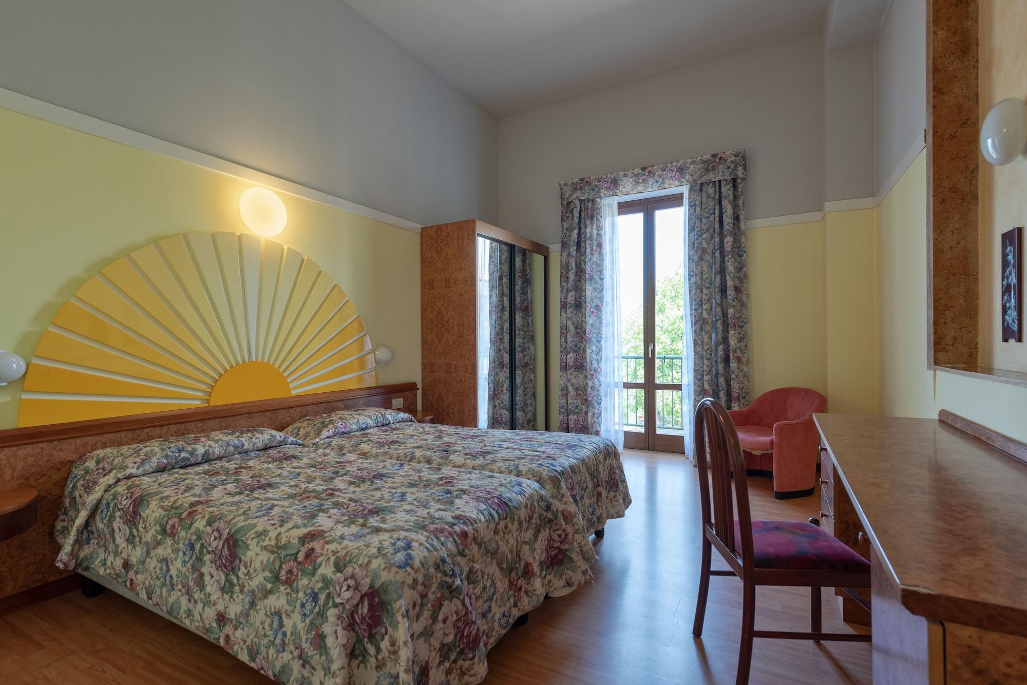 Park Hotel Jolanda San Zeno di Montagna Esterno foto