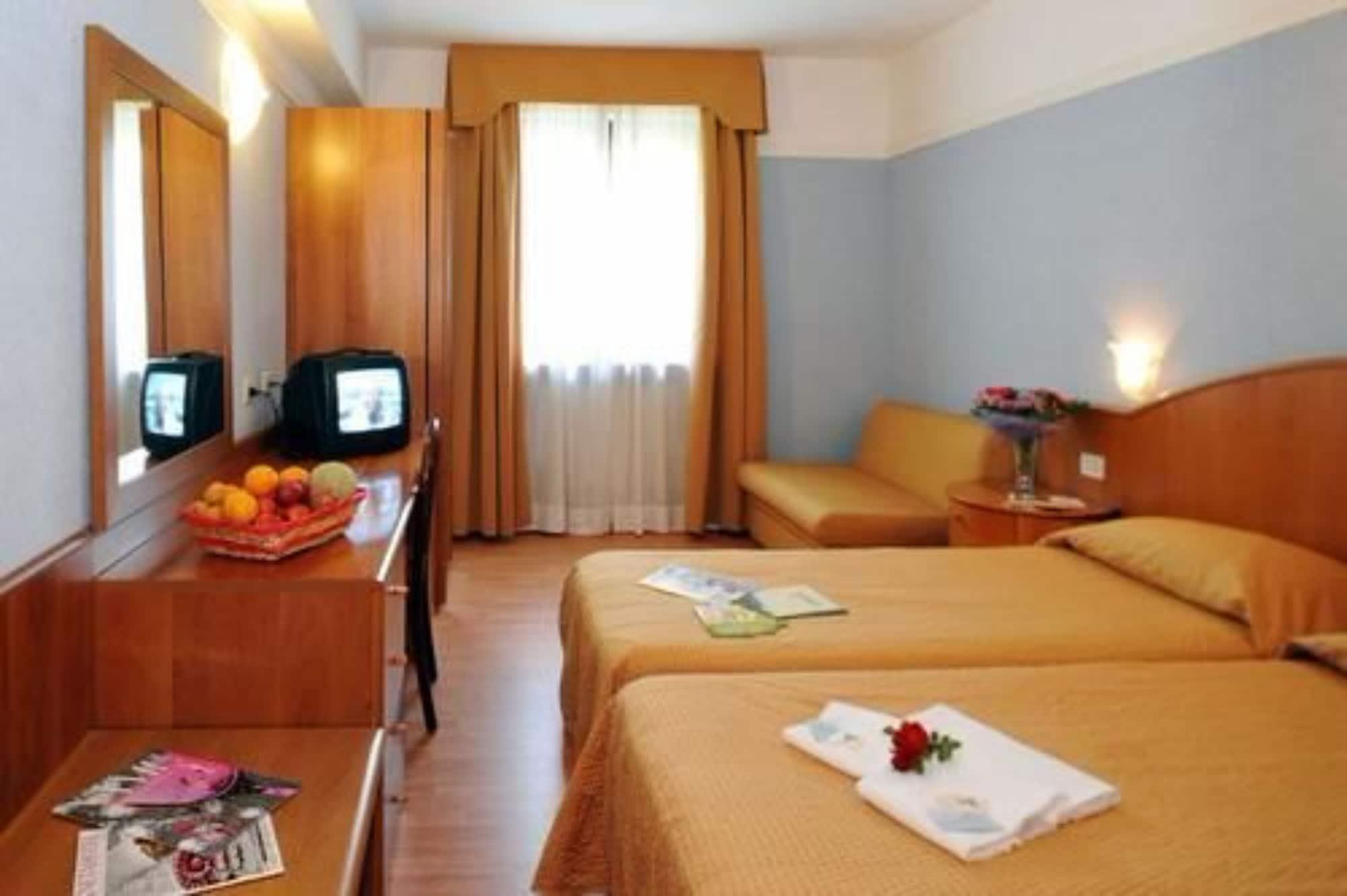 Park Hotel Jolanda San Zeno di Montagna Esterno foto