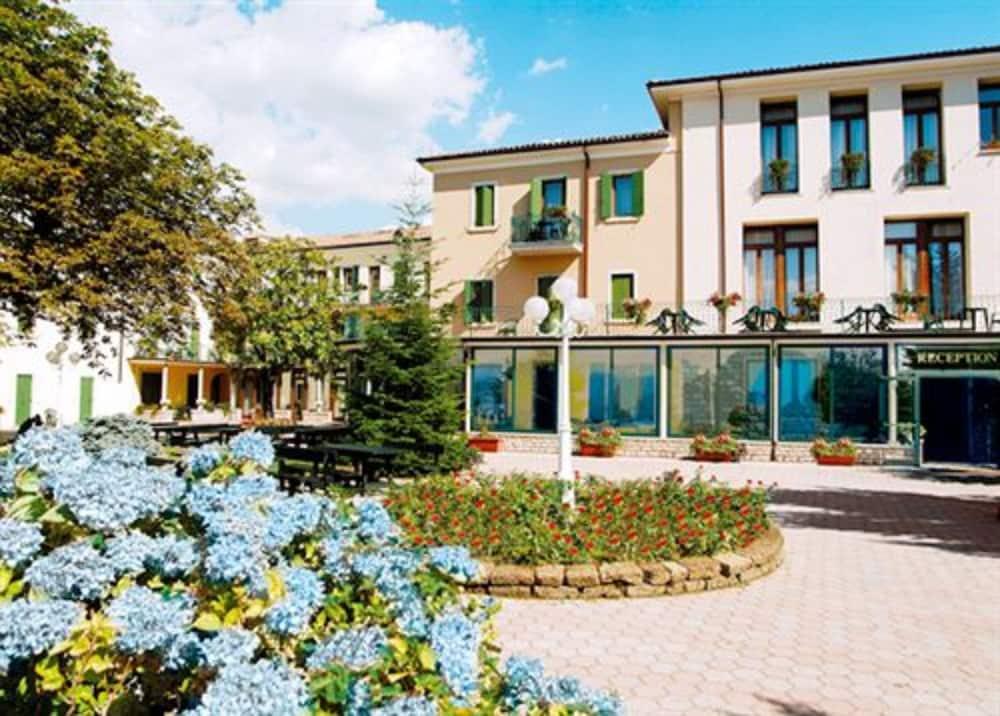 Park Hotel Jolanda San Zeno di Montagna Esterno foto