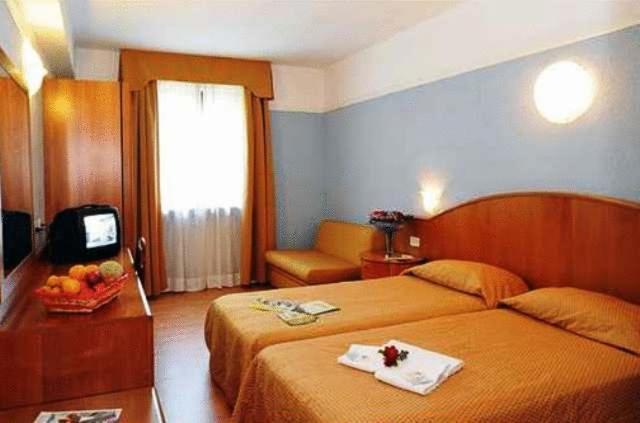 Park Hotel Jolanda San Zeno di Montagna Esterno foto