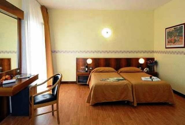 Park Hotel Jolanda San Zeno di Montagna Esterno foto