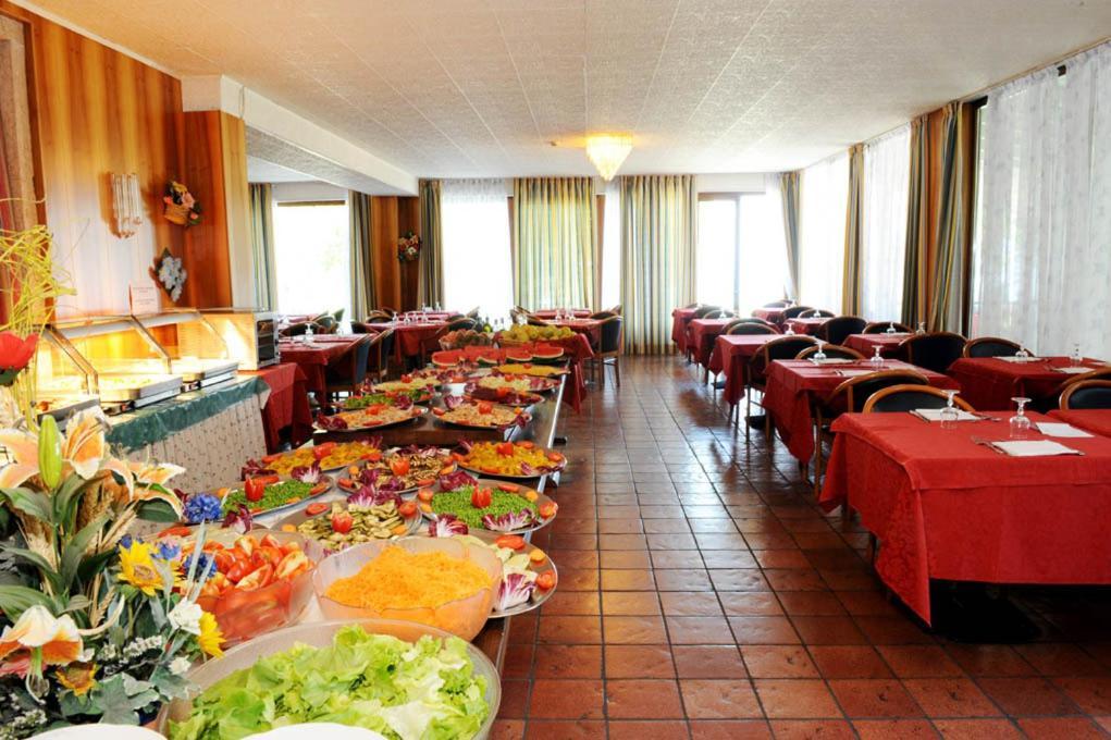 Park Hotel Jolanda San Zeno di Montagna Esterno foto