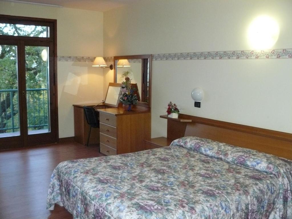 Park Hotel Jolanda San Zeno di Montagna Esterno foto