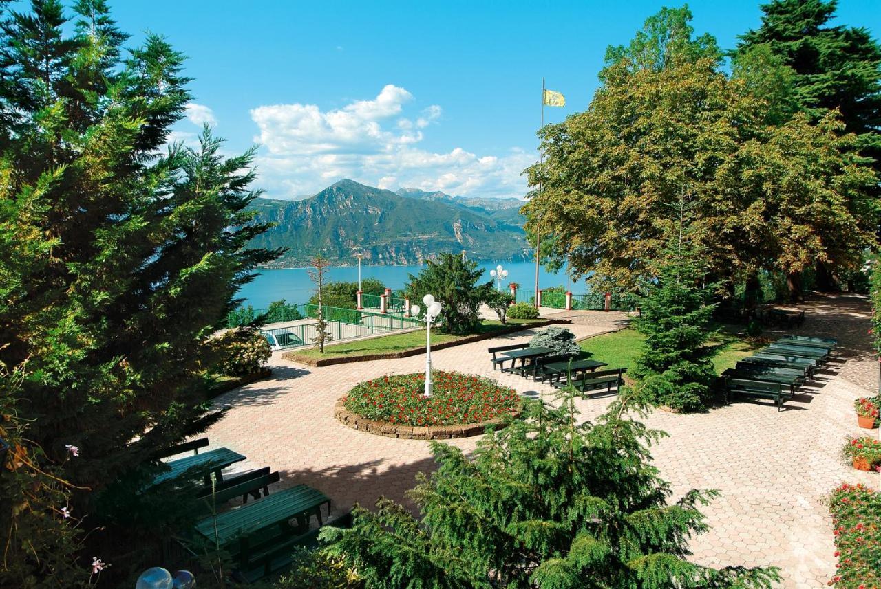 Park Hotel Jolanda San Zeno di Montagna Esterno foto