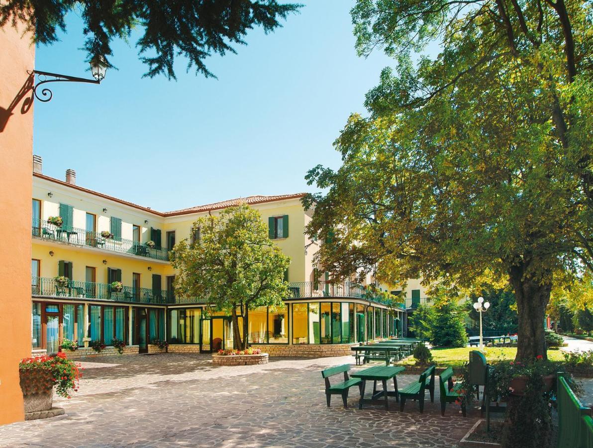 Park Hotel Jolanda San Zeno di Montagna Esterno foto